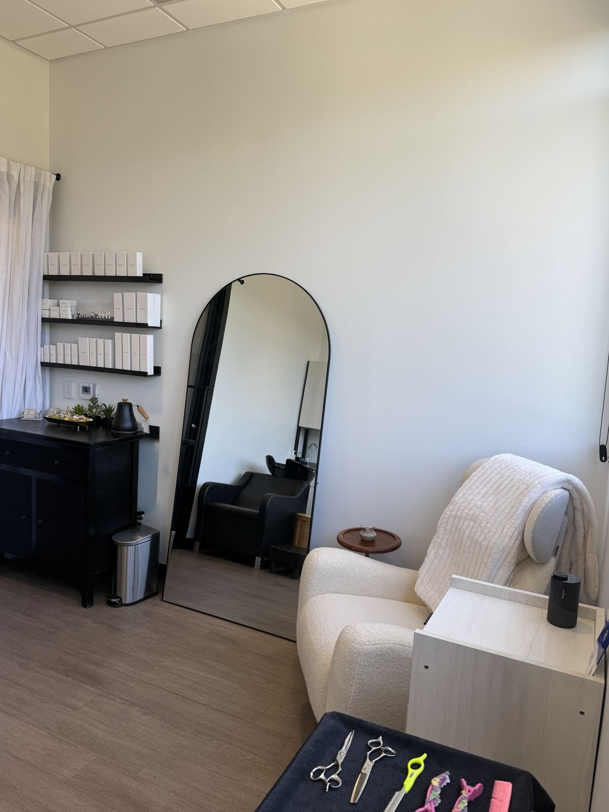 Zero gravity chair used for Hair Play scalp massage sessions at Hue Boutique Salon in Alameda, CA